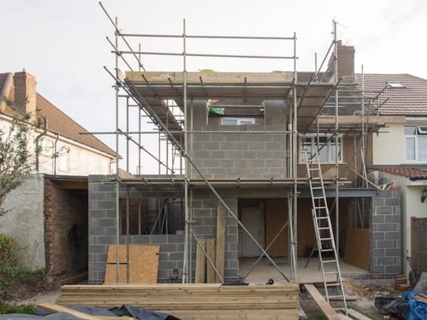 What Are the Challenges and Benefits of Building Zero-Carbon Homes in the UK?