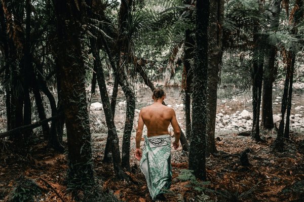 What Are the Essential Tips for Wearing Wide-Leg Trousers with Flats to Work?